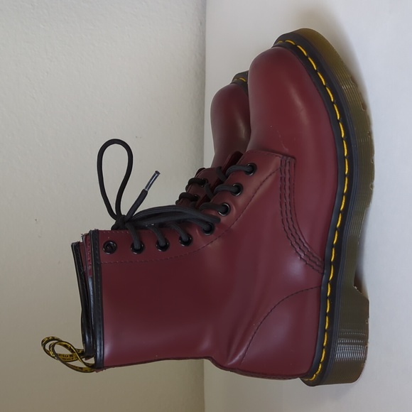Dr. Martens 1460 SMOOTH LEATHER LACE UP BOOTS - Cherry Red Smooth - Size 6 - Picture 4 of 11